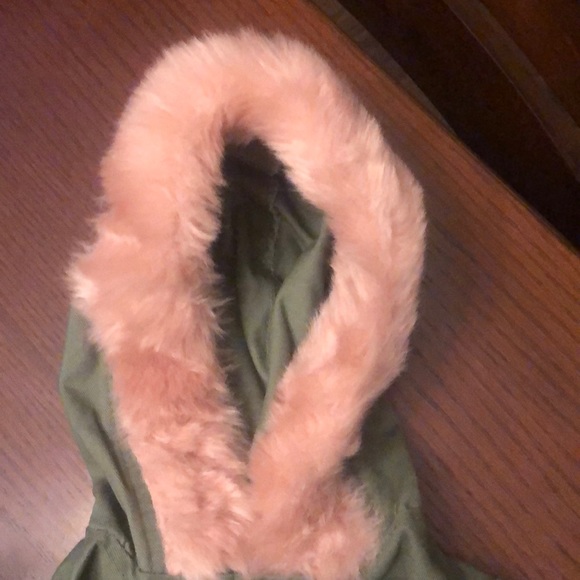 🎀Olive green infant jacket w/flowers on sleeve 🎀 - Picture 2 of 7